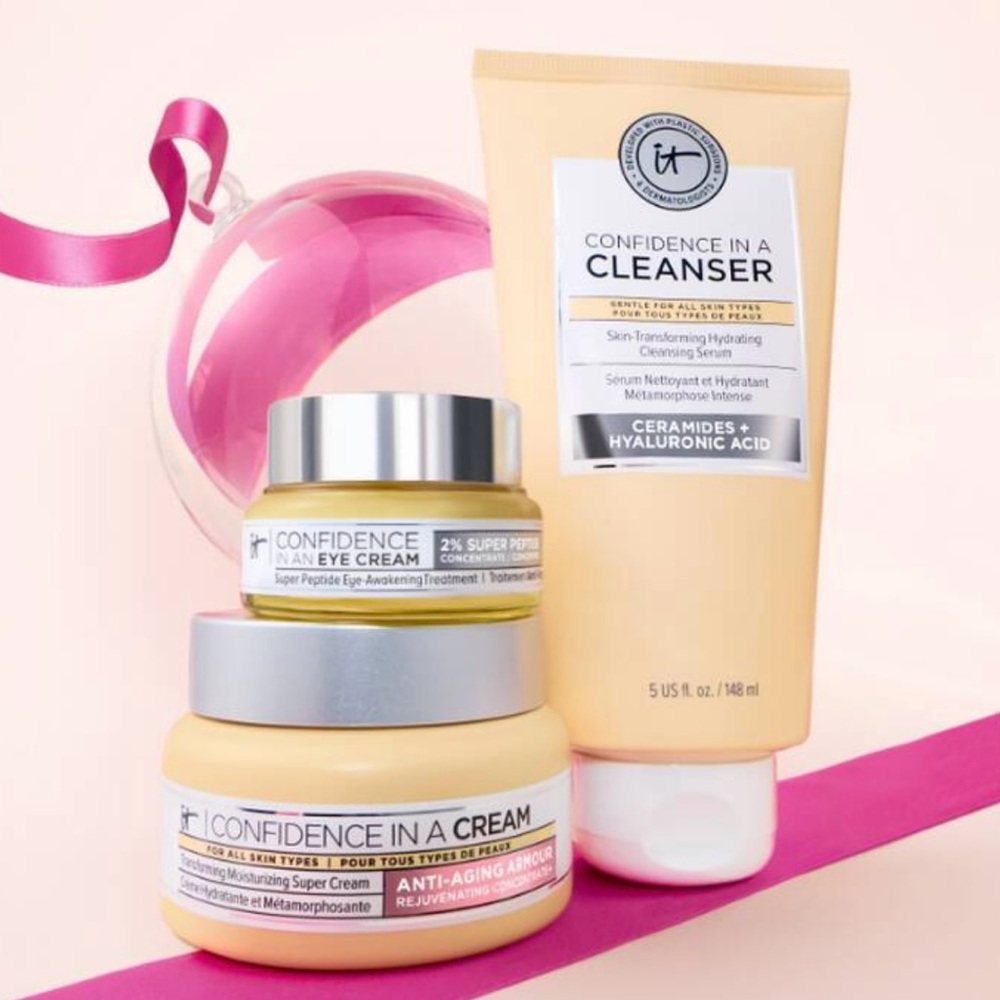 IT Cosmetics
3-Pc. Celebrate Hydration
Skincare Set